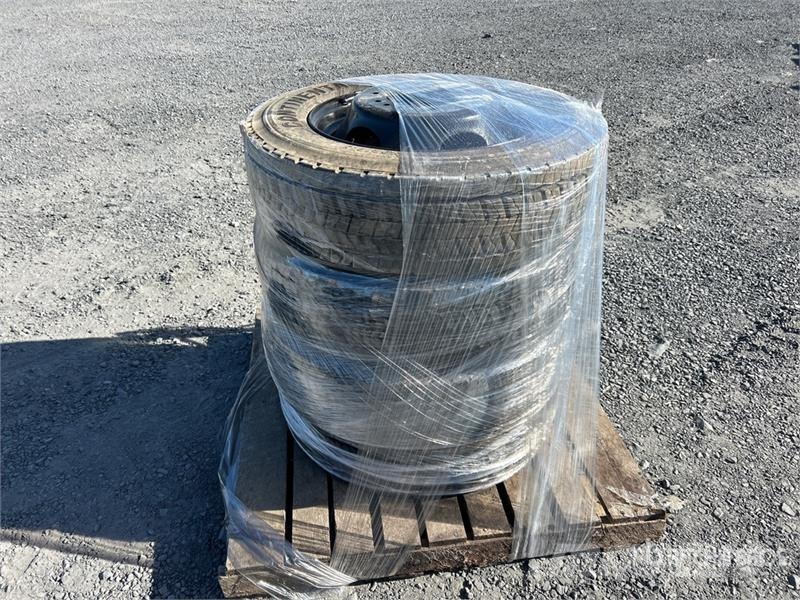  Quantity of (4) 225/70R19.5 Tires Tyres, wheels and rims