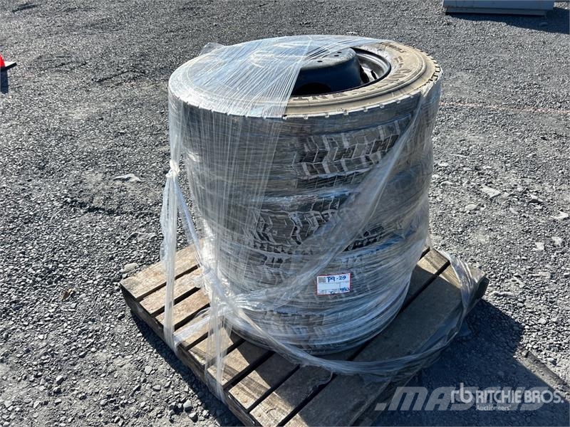  Quantity of (4) 225/70R19.5 Tires Tyres, wheels and rims