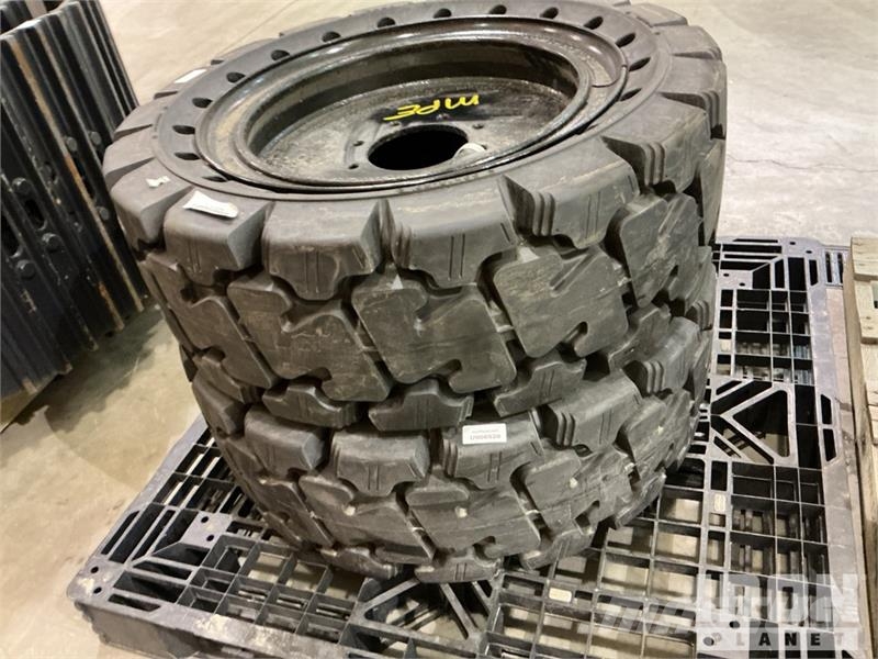  Quantity of (4) 33x12-20 Tires w/Wheels (Unused) Gume, točkovi i felne