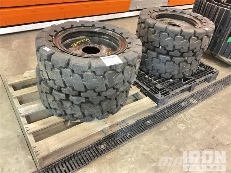  Quantity of (4) 33x12-20 Tires w/Wheels (Unused) Gume, točkovi i felne