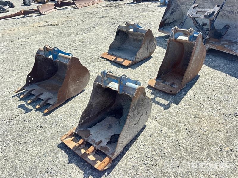  Quantity of (4) 35 in, 35 in, 24 in, 18 in Excavat Skovle