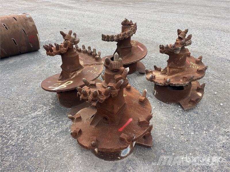 Quantity of (4) 35 in Rock Auger Attachment Olaj és Gáz fúró eszközök