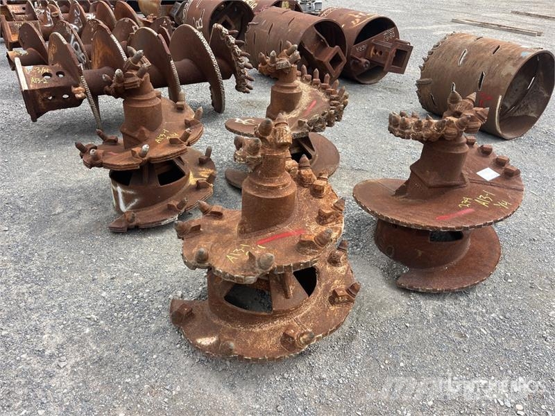 Quantity of (4) 35 in Rock Auger Attachment Olaj és Gáz fúró eszközök