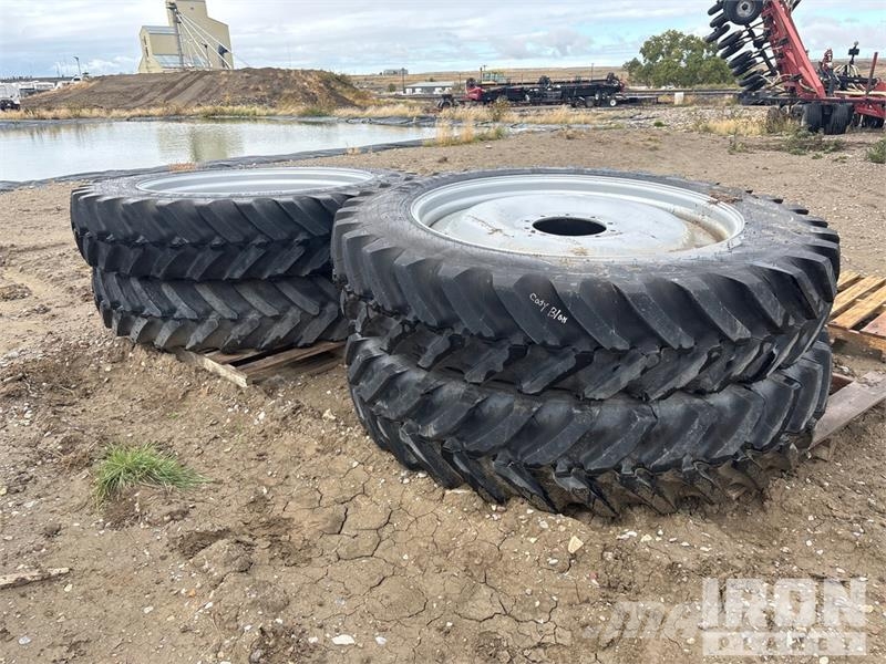  Quantity of (4) 380/90R46 Tires Gume, točkovi i felne