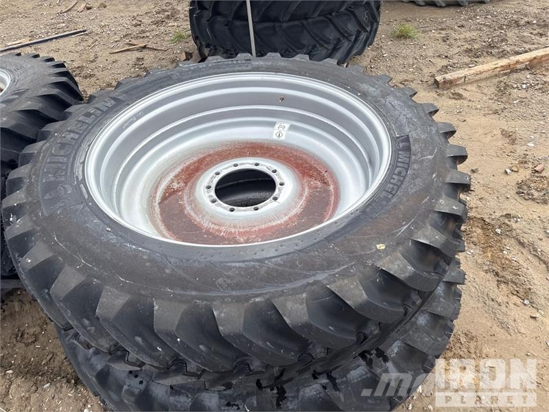  Quantity of (4) 380/90R46 Tires Gume, točkovi i felne