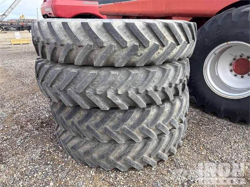 Quantity of (4) 380/90R46 Tires Gume, točkovi i felne