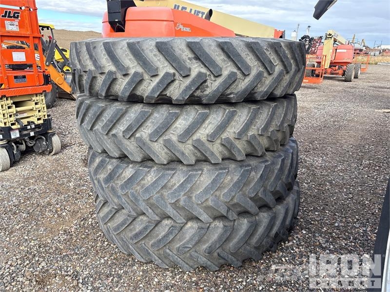 Quantity of (4) 380/90R46 Tires Gume, točkovi i felne