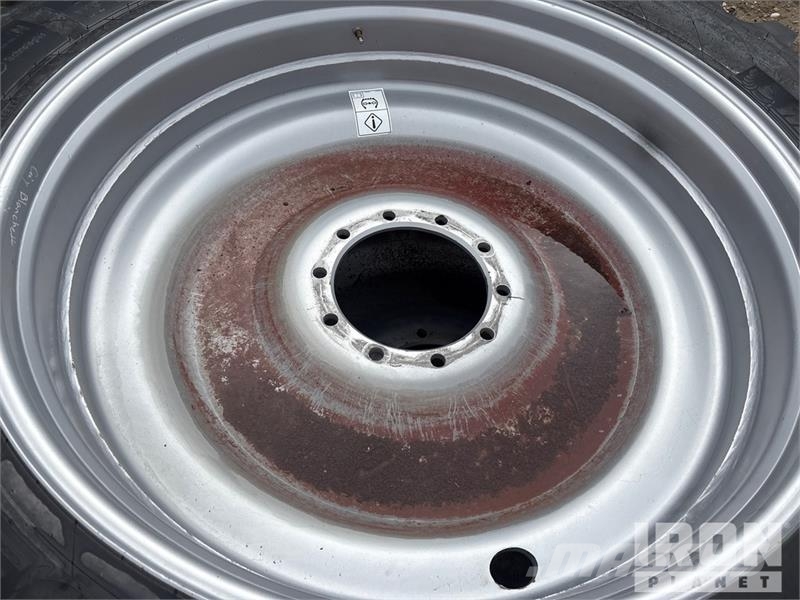  Quantity of (4) 380/90R46 Tires Gume, točkovi i felne