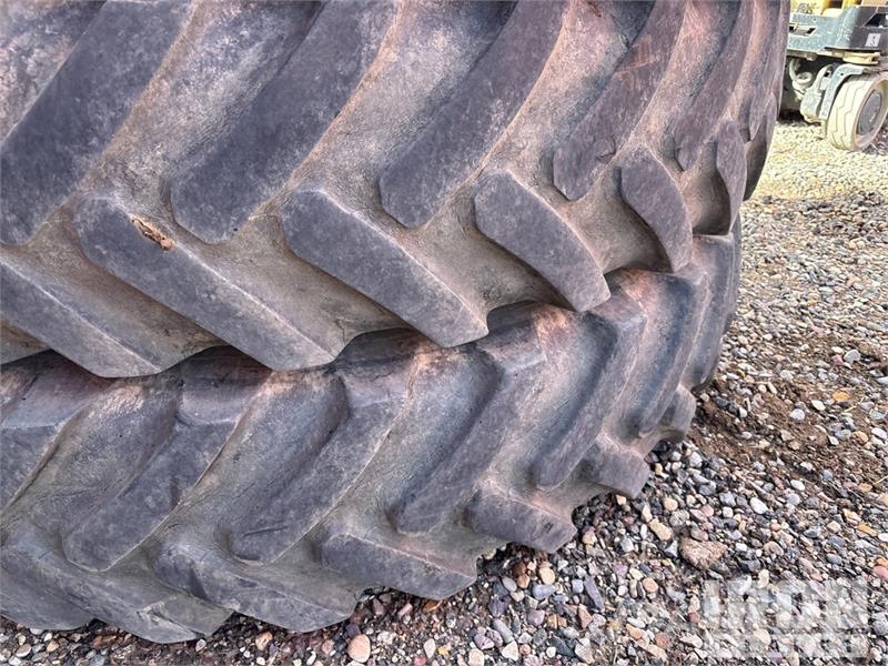 Quantity of (4) 380/90R46 Tires Gume, točkovi i felne
