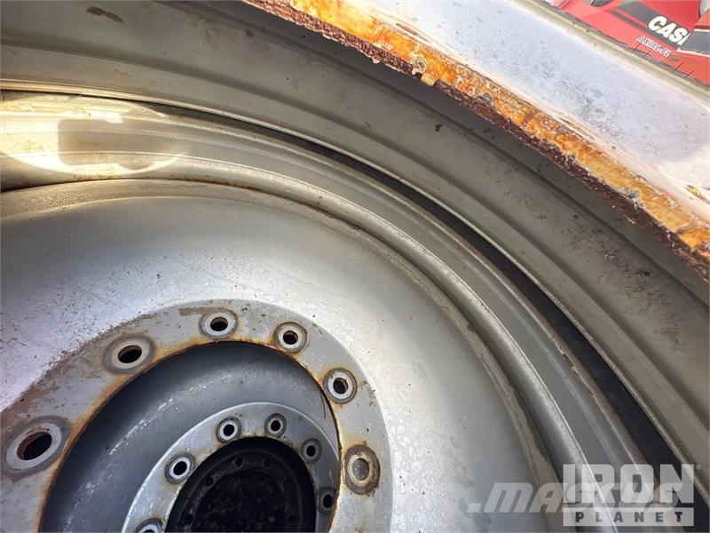Quantity of (4) 380/90R46 Tires Gume, točkovi i felne