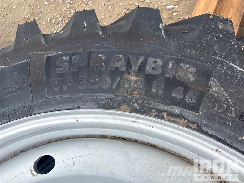  Quantity of (4) 380/90R46 Tires Gume, točkovi i felne