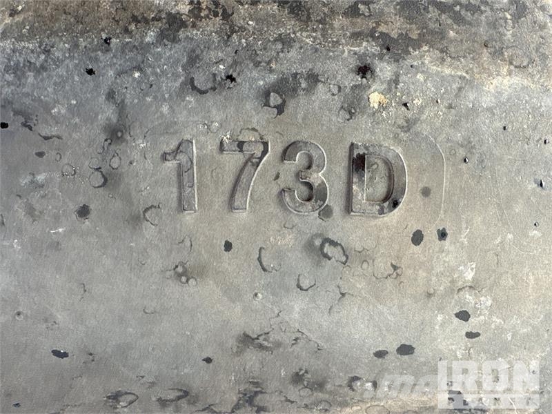 Quantity of (4) 380/90R46 Tires Gume, točkovi i felne