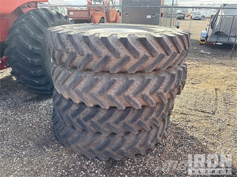 Quantity of (4) 380/90R46 Tires Gume, točkovi i felne