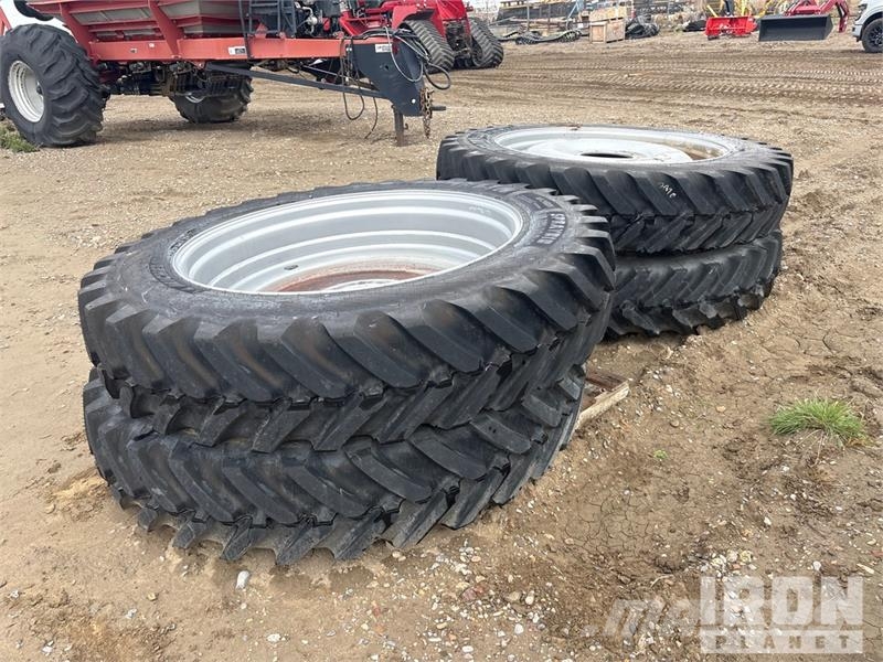  Quantity of (4) 380/90R46 Tires Gume, točkovi i felne