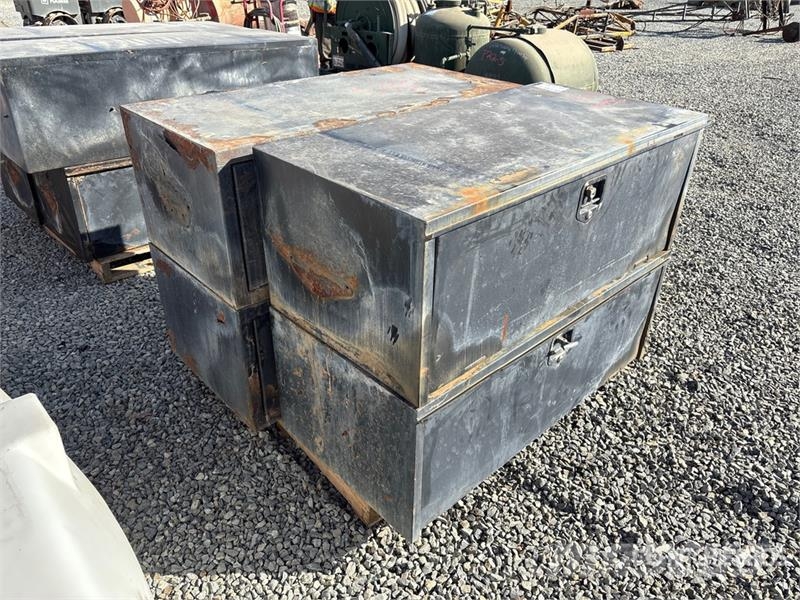Quantity of (4) 4 Ft Tool Box 건설 장비 - 기타