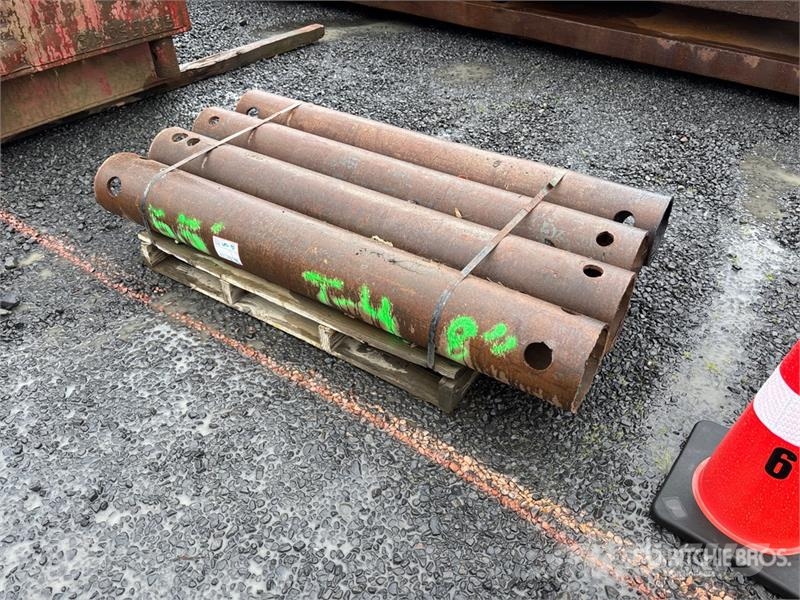 Quantity of (4) 5 ft 6 in Trench Box Spreaders Drugi deli