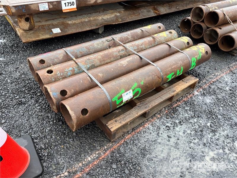 Quantity of (4) 5 ft 6 in Trench Box Spreaders Drugi deli