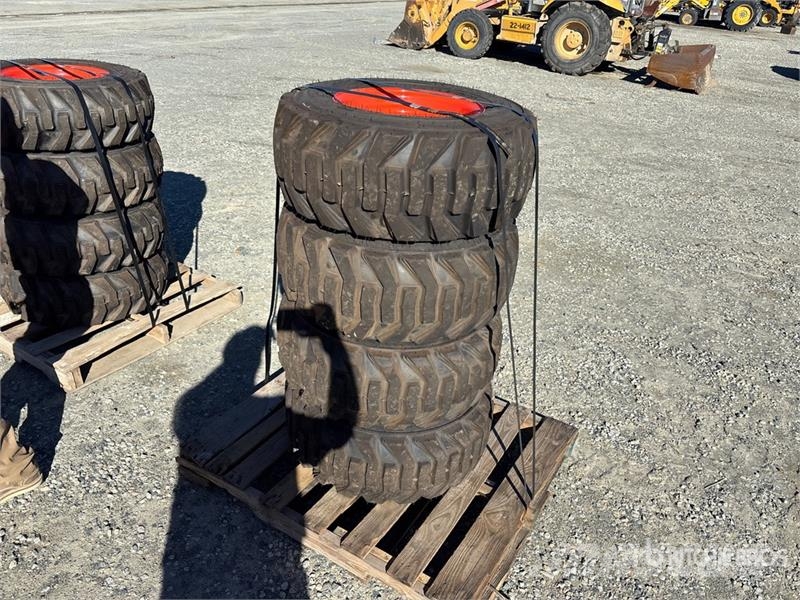 Quantity of (4) Bobcat Skid Steer Tires (Unused) Banden, wielen en velgen