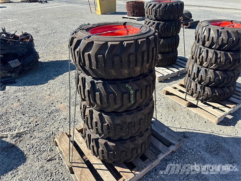 Quantity of (4) Bobcat Skid Steer Tires (Unused) Banden, wielen en velgen