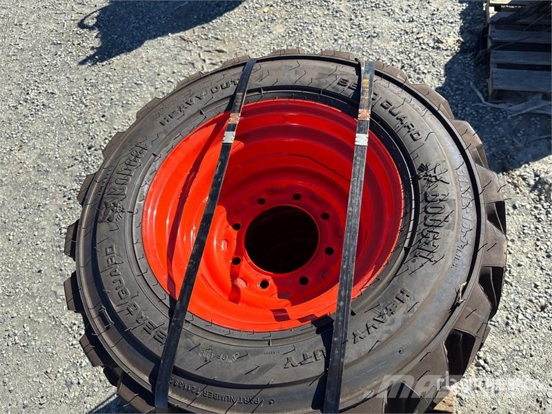 Quantity of (4) Bobcat Skid Steer Tires (Unused) Banden, wielen en velgen