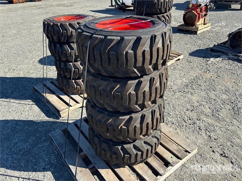  Quantity of (4) Bobcat Skid Steer Tires (Unused) Banden, wielen en velgen