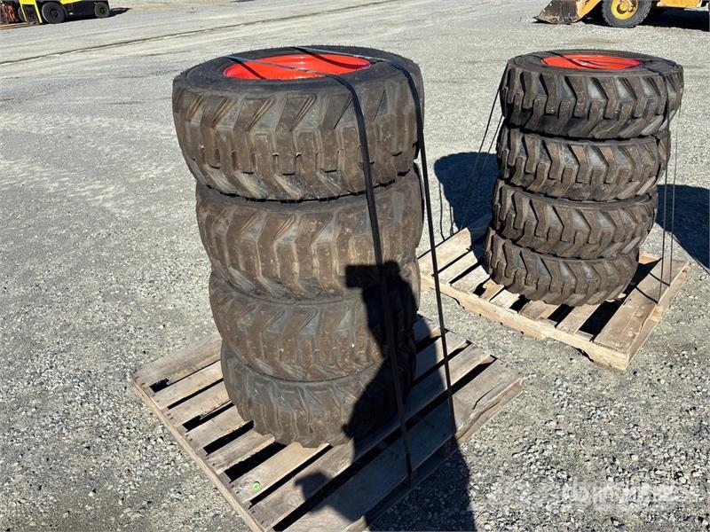  Quantity of (4) Bobcat Skid Steer Tires (Unused) Banden, wielen en velgen