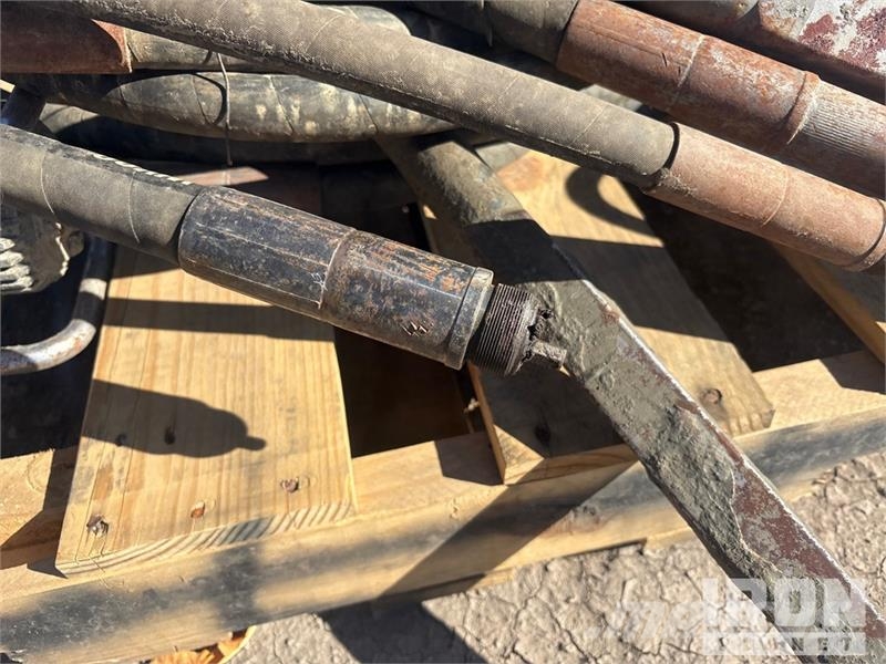 Quantity of (4) Electric Concrete Vibrator دكاكات أفقية