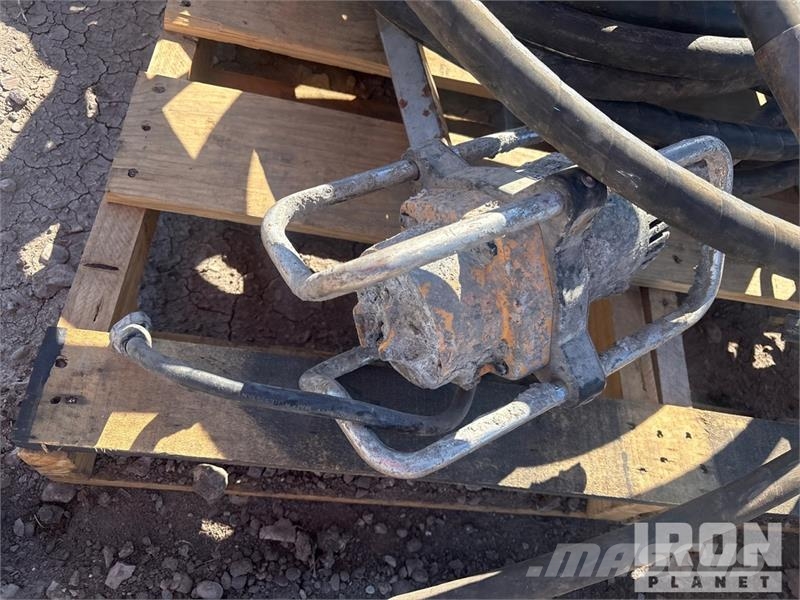 Quantity of (4) Electric Concrete Vibrator دكاكات أفقية