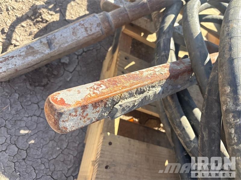 Quantity of (4) Electric Concrete Vibrator دكاكات أفقية