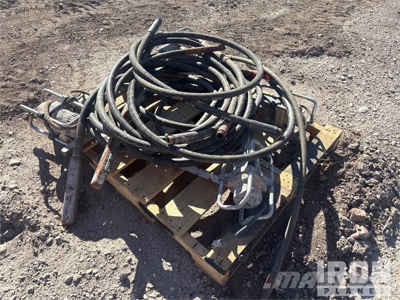 Quantity of (4) Electric Concrete Vibrator دكاكات أفقية