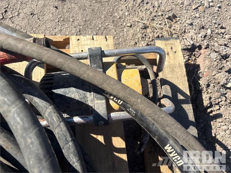 Quantity of (4) Electric Concrete Vibrator دكاكات أفقية