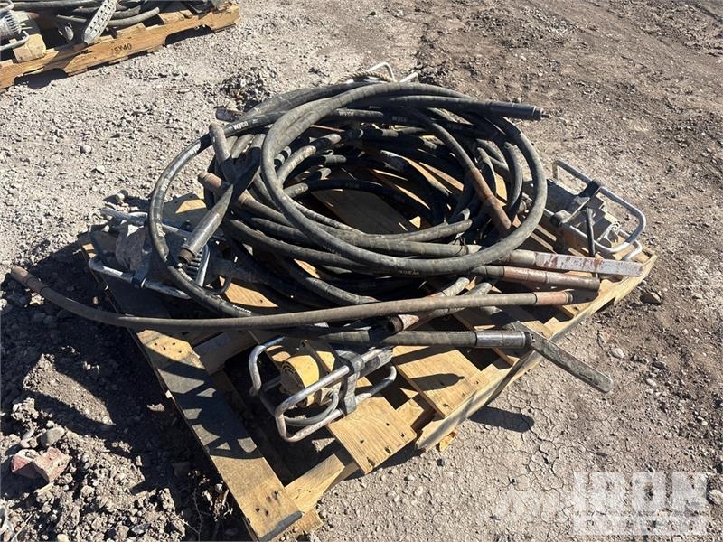 Quantity of (4) Electric Concrete Vibrator دكاكات أفقية