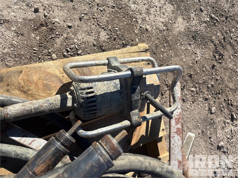 Quantity of (4) Electric Concrete Vibrator دكاكات أفقية