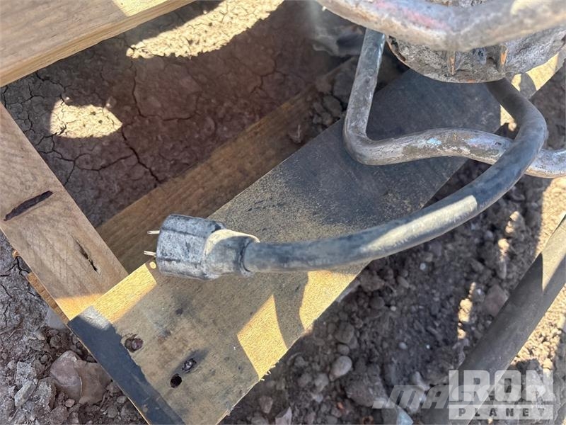 Quantity of (4) Electric Concrete Vibrator دكاكات أفقية