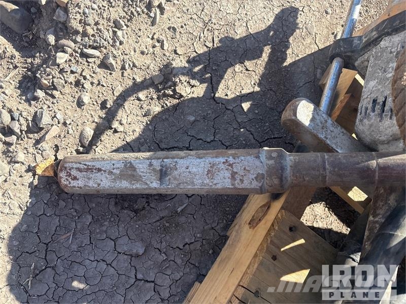 Quantity of (4) Electric Concrete Vibrator دكاكات أفقية