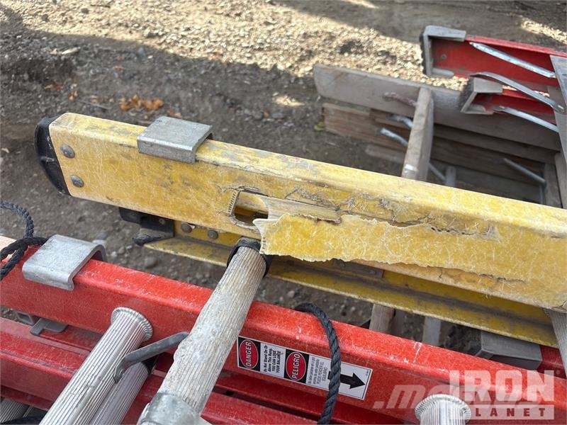 Quantity of (4) Fiberglass Extension Letters, (2) Сходи та площадки