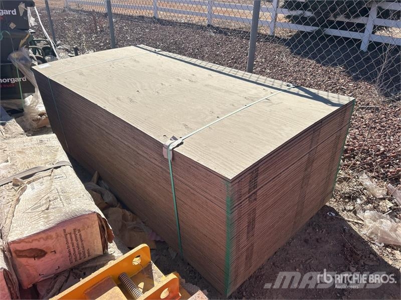  Quantity of 4 ft x 8 ft (.5 in Thick) Plywood مكونات أخرى