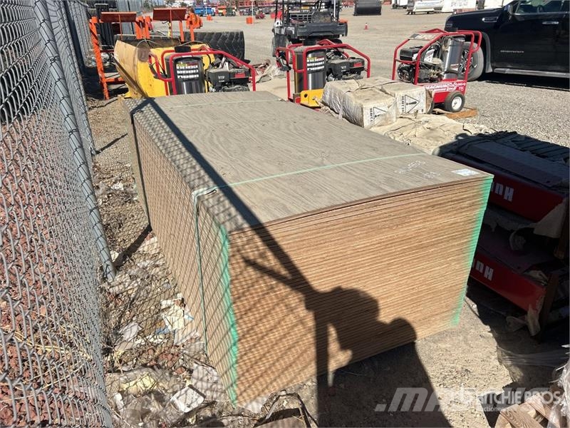  Quantity of 4 ft x 8 ft (.5 in Thick) Plywood مكونات أخرى