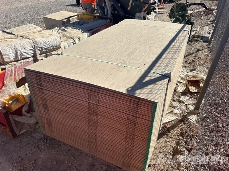  Quantity of 4 ft x 8 ft (.5 in Thick) Plywood مكونات أخرى