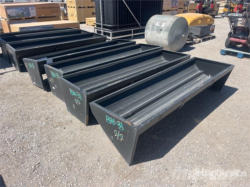  Quantity of (4) Livestock Feeder Hranilice za stoku