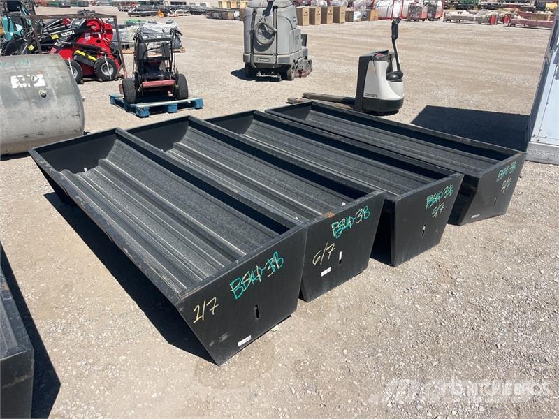  Quantity of (4) Livestock Feeder Hranilice za stoku