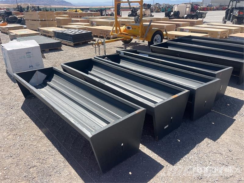  Quantity of (4) Livestock Feeder Hranilice za stoku