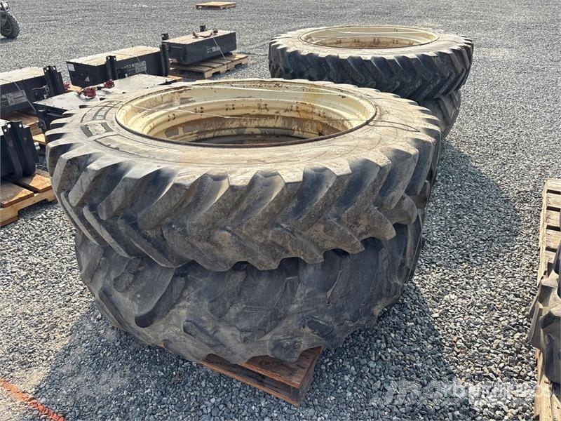  Quantity of (4) Mixed Tractor Tires الإطارات والعجلات والحافات