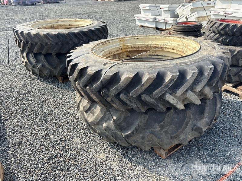  Quantity of (4) Mixed Tractor Tires الإطارات والعجلات والحافات