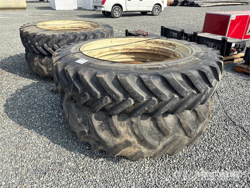  Quantity of (4) Mixed Tractor Tires الإطارات والعجلات والحافات