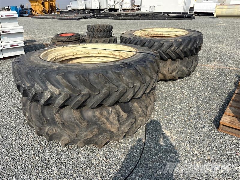  Quantity of (4) Mixed Tractor Tires الإطارات والعجلات والحافات