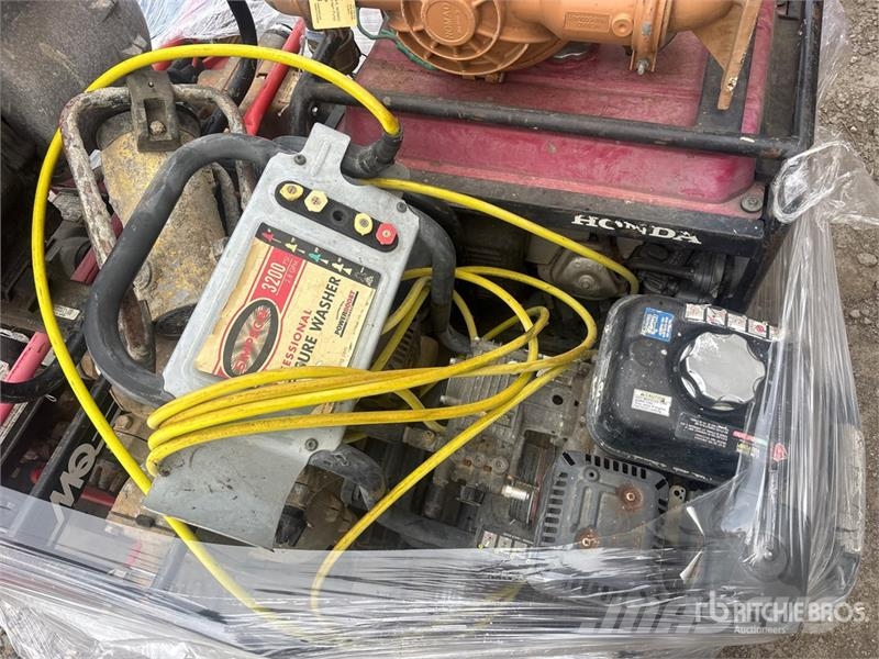  Quantity of (4) MQ Pressure washer, Honda EB5000x  مضخات المياه