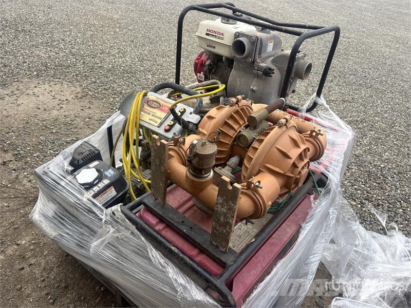  Quantity of (4) MQ Pressure washer, Honda EB5000x  مضخات المياه