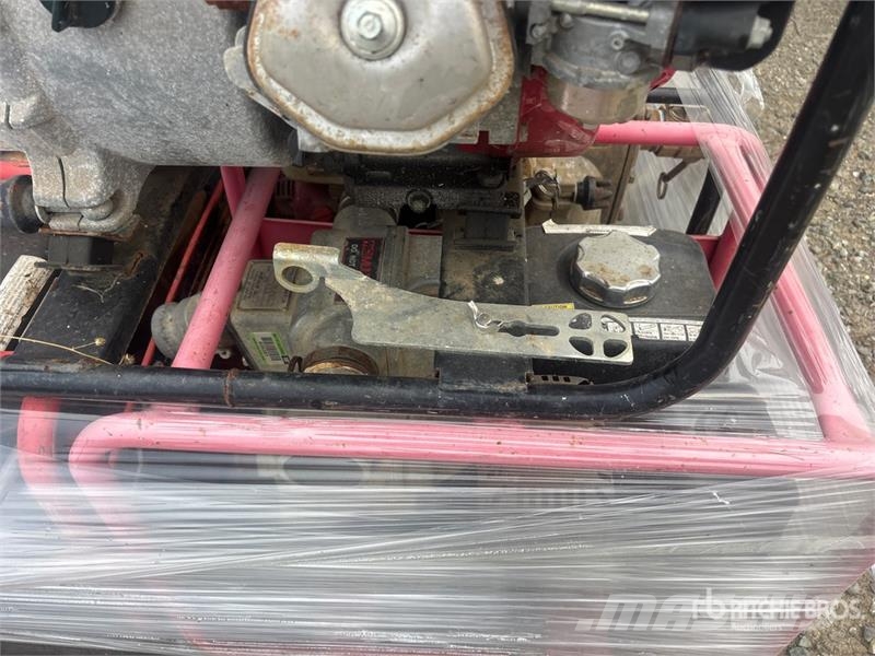  Quantity of (4) MQ Pressure washer, Honda EB5000x  مضخات المياه