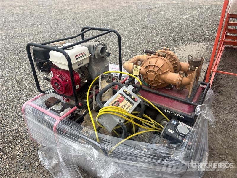  Quantity of (4) MQ Pressure washer, Honda EB5000x  مضخات المياه